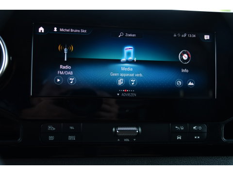 Mercedes-Benz Sprinter 319 3.0 CDI L2H2 Black Edition Adaptieve Cruise, 360 Camera, Carplay, 190pk, LED, 10,5'' Mbux, Automaat, 3500kg Trekhaak, Dodehoek, 2 x Geveerde stoel, Uniek!