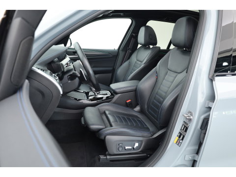 BMW X3 xDrive30e M-Sport Pro | Rijklaar! | S/K-Dak | Leder+Memory | Shadowline | HUD | Dodehoek | Stoelverw. | 360*+PDC | Sfeerverl. | Cruise | LED | 20'' | Elek. Klep | Dig. Cockpit | NAV+App.Connect V
