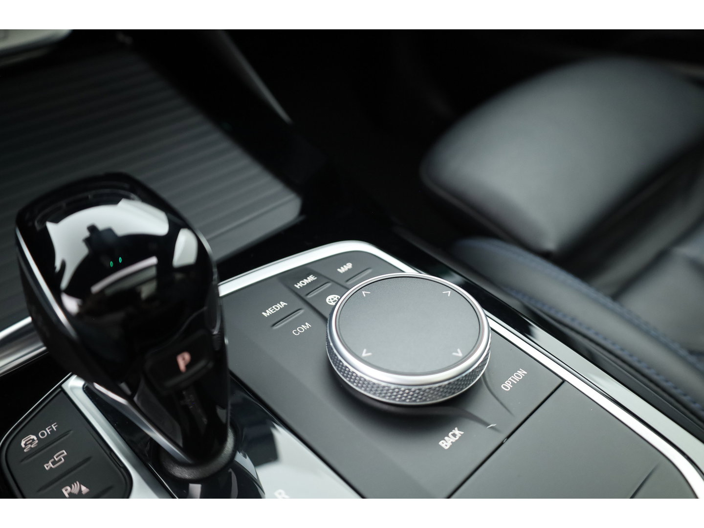 BMW X3 xDrive30e M-Sport Pro | Rijklaar! | S/K-Dak | Leder+Memory | Shadowline | HUD | Dodehoek | Stoelverw. | 360*+PDC | Sfeerverl. | Cruise | LED | 20'' | Elek. Klep | Dig. Cockpit | NAV+App.Connect V
