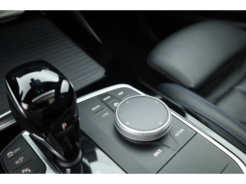 BMW X3 xDrive30e M-Sport Pro | Rijklaar! | S/K-Dak | Leder+Memory | Shadowline | HUD | Dodehoek | Stoelverw. | 360*+PDC | Sfeerverl. | Cruise | LED | 20'' | Elek. Klep | Dig. Cockpit | NAV+App.Connect V