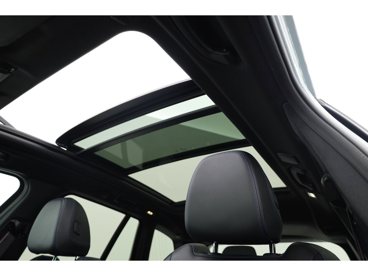 BMW X3 xDrive30e M-Sport Pro | Rijklaar! | S/K-Dak | Leder+Memory | Shadowline | HUD | Dodehoek | Stoelverw. | 360*+PDC | Sfeerverl. | Cruise | LED | 20'' | Elek. Klep | Dig. Cockpit | NAV+App.Connect V