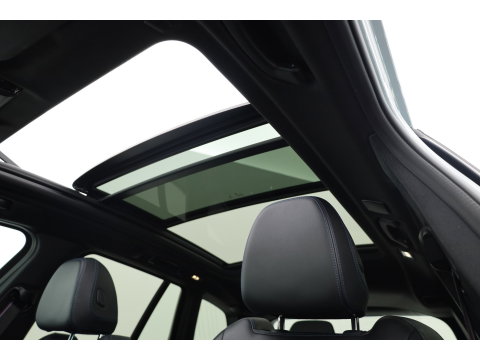 BMW X3 xDrive30e M-Sport Pro | Rijklaar! | S/K-Dak | Leder+Memory | Shadowline | HUD | Dodehoek | Stoelverw. | 360*+PDC | Sfeerverl. | Cruise | LED | 20'' | Elek. Klep | Dig. Cockpit | NAV+App.Connect V