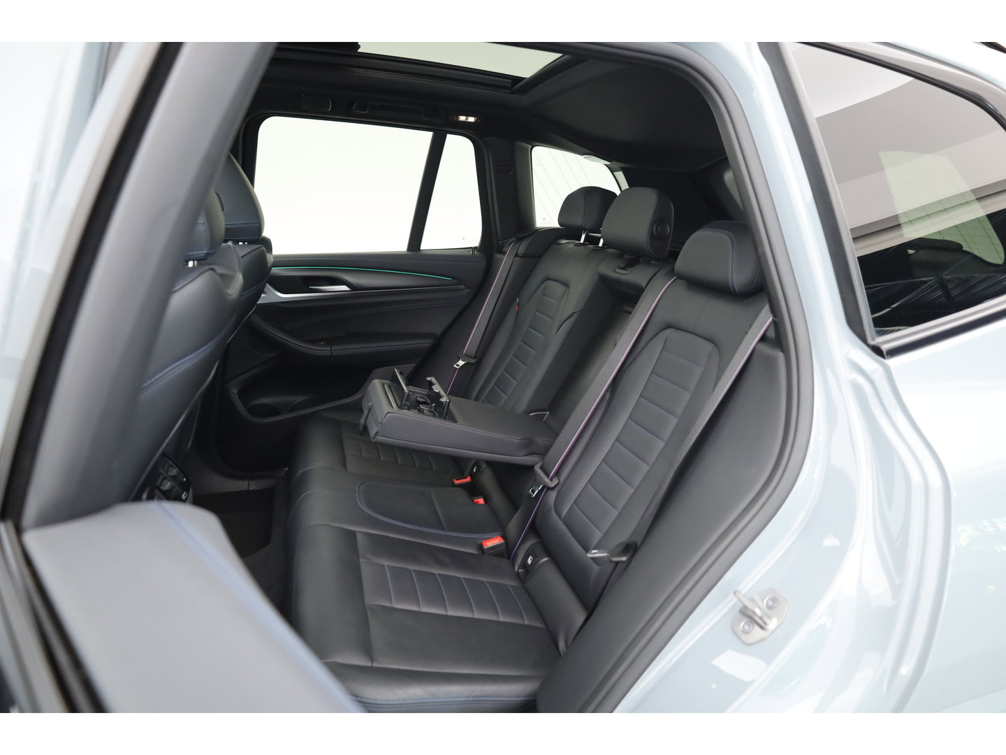 BMW X3 xDrive30e M-Sport Pro | Rijklaar! | S/K-Dak | Leder+Memory | Shadowline | HUD | Dodehoek | Stoelverw. | 360*+PDC | Sfeerverl. | Cruise | LED | 20'' | Elek. Klep | Dig. Cockpit | NAV+App.Connect V