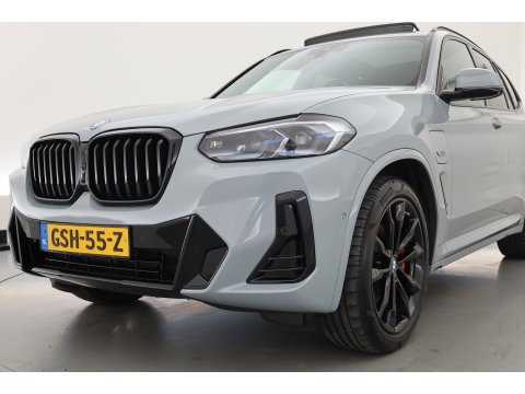 BMW X3 xDrive30e M-Sport Pro | Rijklaar! | S/K-Dak | Leder+Memory | Shadowline | HUD | Dodehoek | Stoelverw. | 360*+PDC | Sfeerverl. | Cruise | LED | 20'' | Elek. Klep | Dig. Cockpit | NAV+App.Connect V