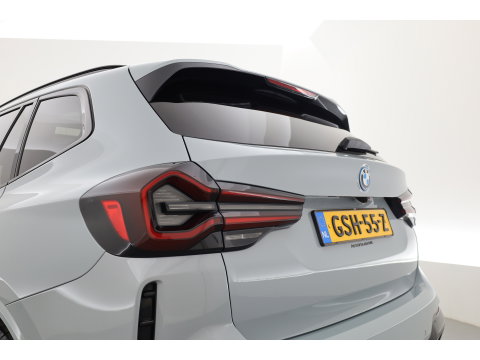 BMW X3 xDrive30e M-Sport Pro | Rijklaar! | S/K-Dak | Leder+Memory | Shadowline | HUD | Dodehoek | Stoelverw. | 360*+PDC | Sfeerverl. | Cruise | LED | 20'' | Elek. Klep | Dig. Cockpit | NAV+App.Connect V
