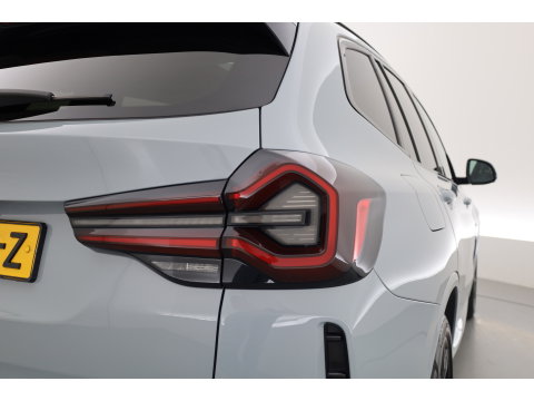 BMW X3 xDrive30e M-Sport Pro | Rijklaar! | S/K-Dak | Leder+Memory | Shadowline | HUD | Dodehoek | Stoelverw. | 360*+PDC | Sfeerverl. | Cruise | LED | 20'' | Elek. Klep | Dig. Cockpit | NAV+App.Connect V