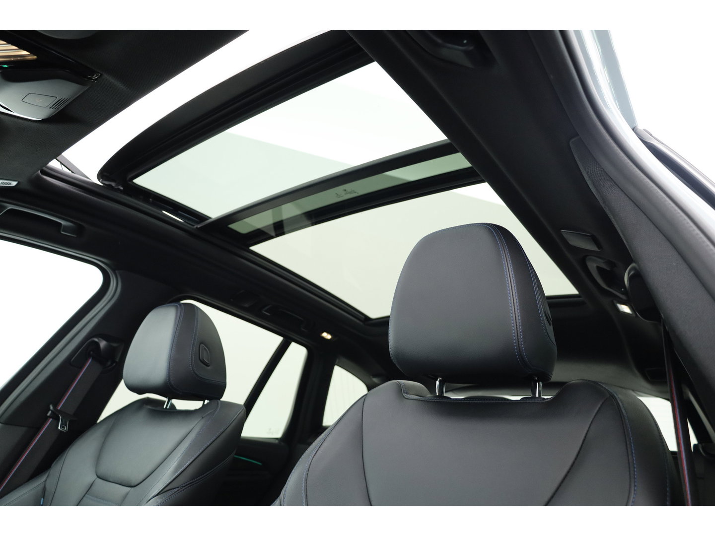 BMW X3 xDrive30e M-Sport Pro | Rijklaar! | S/K-Dak | Leder+Memory | Shadowline | HUD | Dodehoek | Stoelverw. | 360*+PDC | Sfeerverl. | Cruise | LED | 20'' | Elek. Klep | Dig. Cockpit | NAV+App.Connect V