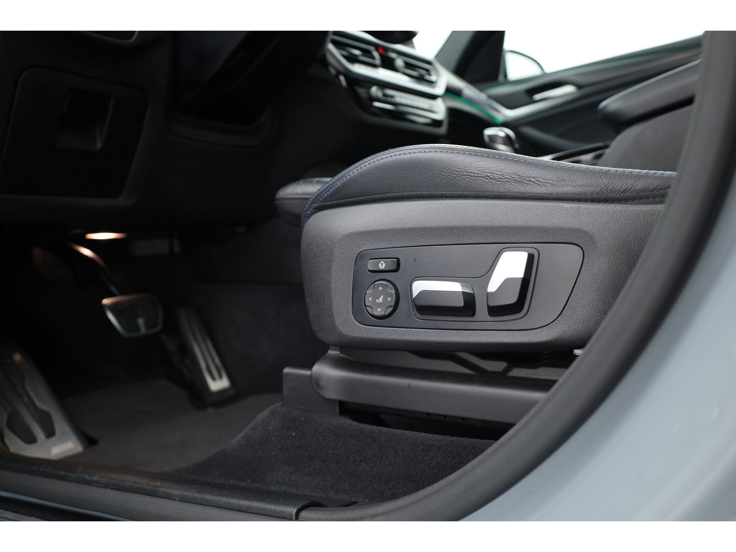 BMW X3 xDrive30e M-Sport Pro | Rijklaar! | S/K-Dak | Leder+Memory | Shadowline | HUD | Dodehoek | Stoelverw. | 360*+PDC | Sfeerverl. | Cruise | LED | 20'' | Elek. Klep | Dig. Cockpit | NAV+App.Connect V