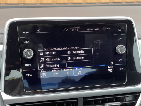 Volkswagen T-Roc Cabrio 1.5 TSI R-Line Uitstraling | Apple Carplay | Stuurwielverwarming | Keyless | DAB | Achteruitrijcamera | IQ Light |