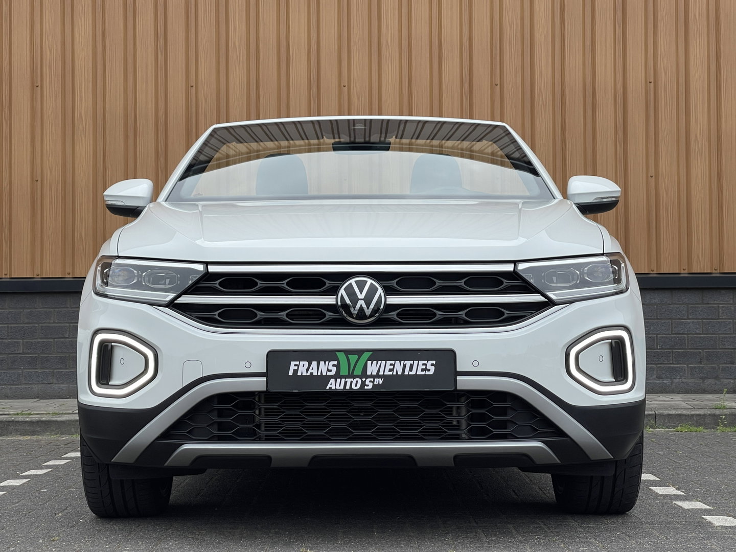 Volkswagen T-Roc Cabrio 1.5 TSI R-Line Uitstraling | Apple Carplay | Stuurwielverwarming | Keyless | DAB | Achteruitrijcamera | IQ Light |