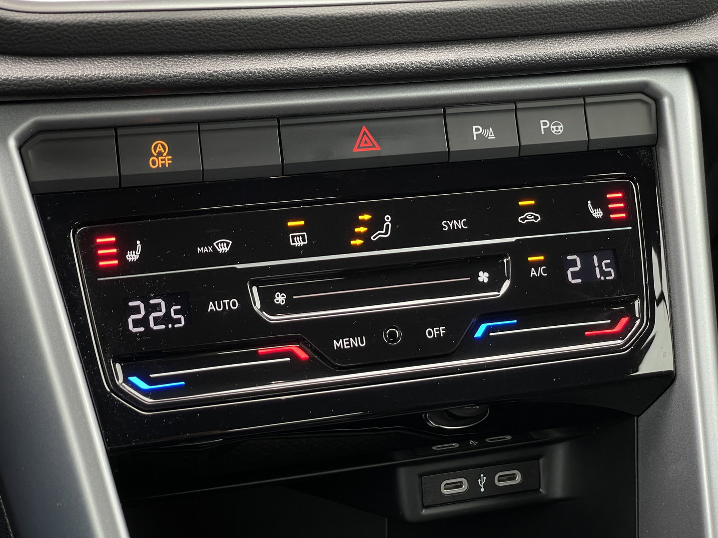 Volkswagen T-Roc Cabrio 1.5 TSI R-Line Uitstraling | Apple Carplay | Stuurwielverwarming | Keyless | DAB | Achteruitrijcamera | IQ Light |