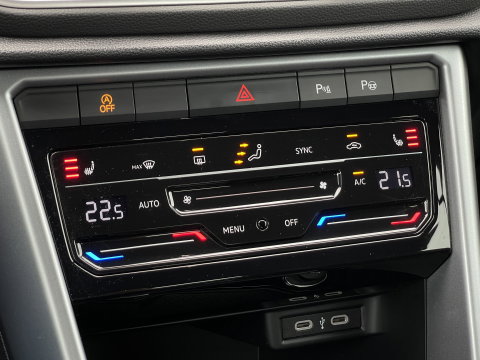 Volkswagen T-Roc Cabrio 1.5 TSI R-Line Uitstraling | Apple Carplay | Stuurwielverwarming | Keyless | DAB | Achteruitrijcamera | IQ Light |