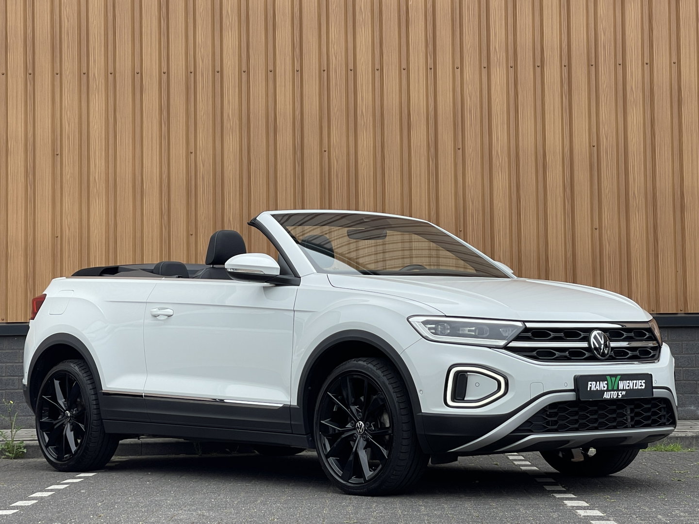 Volkswagen T-Roc Cabrio 1.5 TSI R-Line Uitstraling | Apple Carplay | Stuurwielverwarming | Keyless | DAB | Achteruitrijcamera | IQ Light |