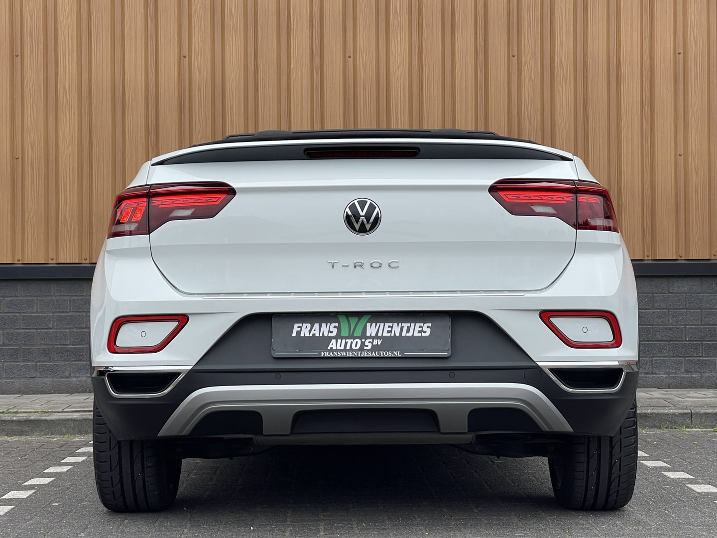 Volkswagen T-Roc Cabrio 1.5 TSI R-Line Uitstraling | Apple Carplay | Stuurwielverwarming | Keyless | DAB | Achteruitrijcamera | IQ Light |