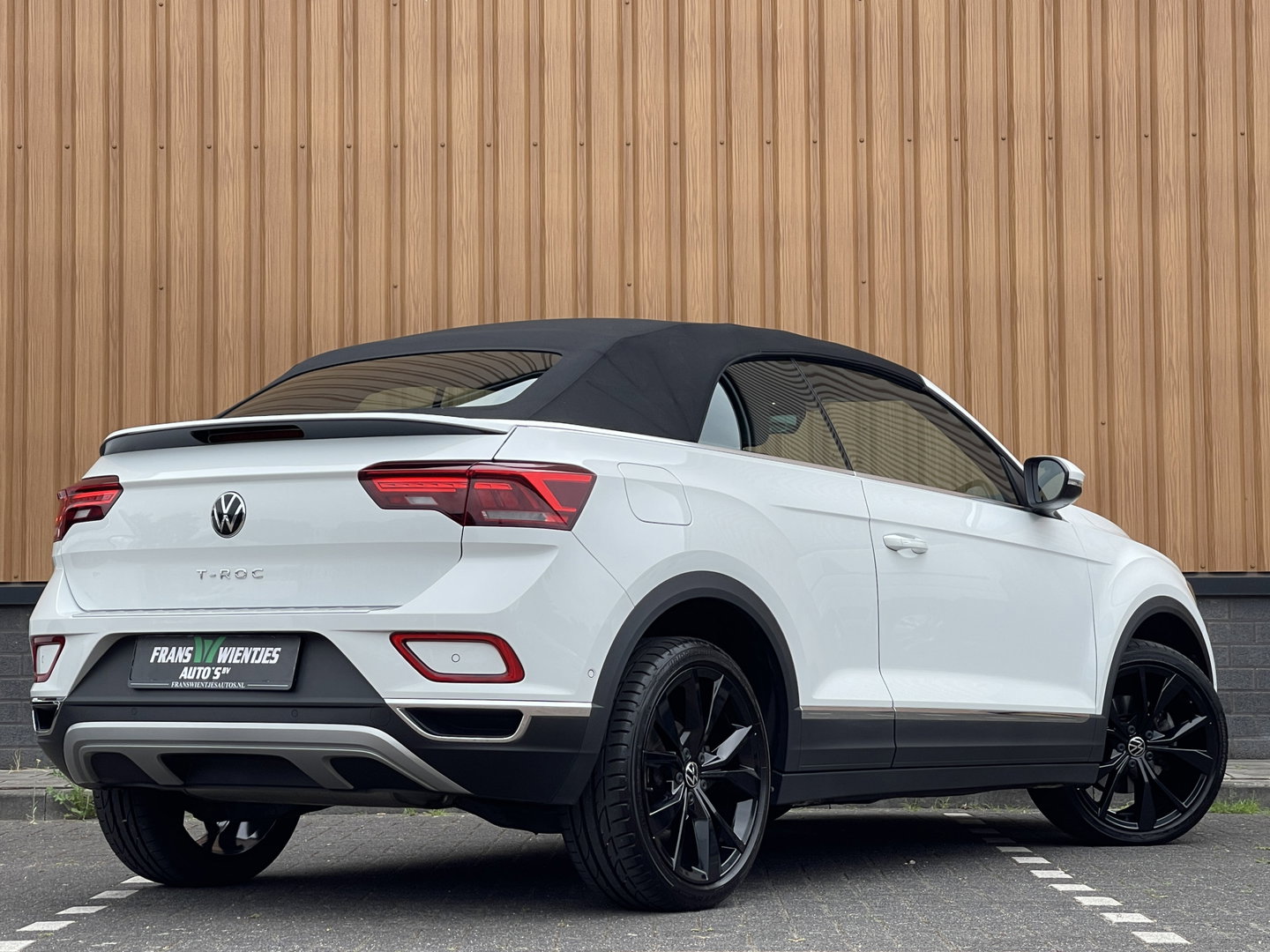 Volkswagen T-Roc Cabrio 1.5 TSI R-Line Uitstraling | Apple Carplay | Stuurwielverwarming | Keyless | DAB | Achteruitrijcamera | IQ Light |