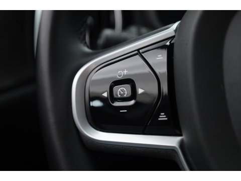 Volvo V60 T8 Recharge AWD R-Design | SOH 97,4% | Memory Seats | Elek. Trekhaak | Pilot Assist | Stoel- Stuurverw. | H&K Audio | Camera + PDC |
