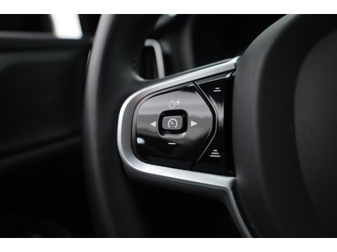 Volvo V60 T8 Recharge AWD R-Design | SOH 97,4% | Memory Seats | Elek. Trekhaak | Pilot Assist | Stoel- Stuurverw. | H&K Audio | Camera + PDC |