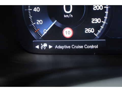 Volvo V60 T8 Recharge AWD R-Design | SOH 97,4% | Memory Seats | Elek. Trekhaak | Pilot Assist | Stoel- Stuurverw. | H&K Audio | Camera + PDC |