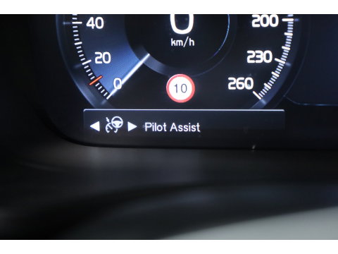 Volvo V60 T8 Recharge AWD R-Design | SOH 97,4% | Memory Seats | Elek. Trekhaak | Pilot Assist | Stoel- Stuurverw. | H&K Audio | Camera + PDC |