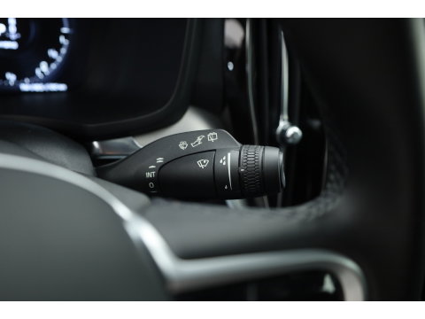 Volvo V60 T8 Recharge AWD R-Design | SOH 97,4% | Memory Seats | Elek. Trekhaak | Pilot Assist | Stoel- Stuurverw. | H&K Audio | Camera + PDC |