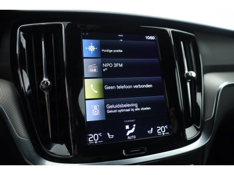 Volvo V60 T8 Recharge AWD R-Design | SOH 97,4% | Memory Seats | Elek. Trekhaak | Pilot Assist | Stoel- Stuurverw. | H&K Audio | Camera + PDC |