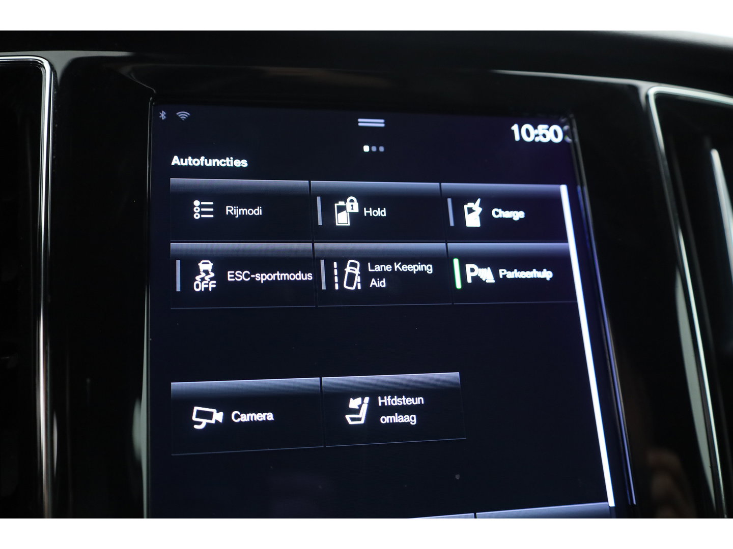 Volvo V60 T8 Recharge AWD R-Design | SOH 97,4% | Memory Seats | Elek. Trekhaak | Pilot Assist | Stoel- Stuurverw. | H&K Audio | Camera + PDC |