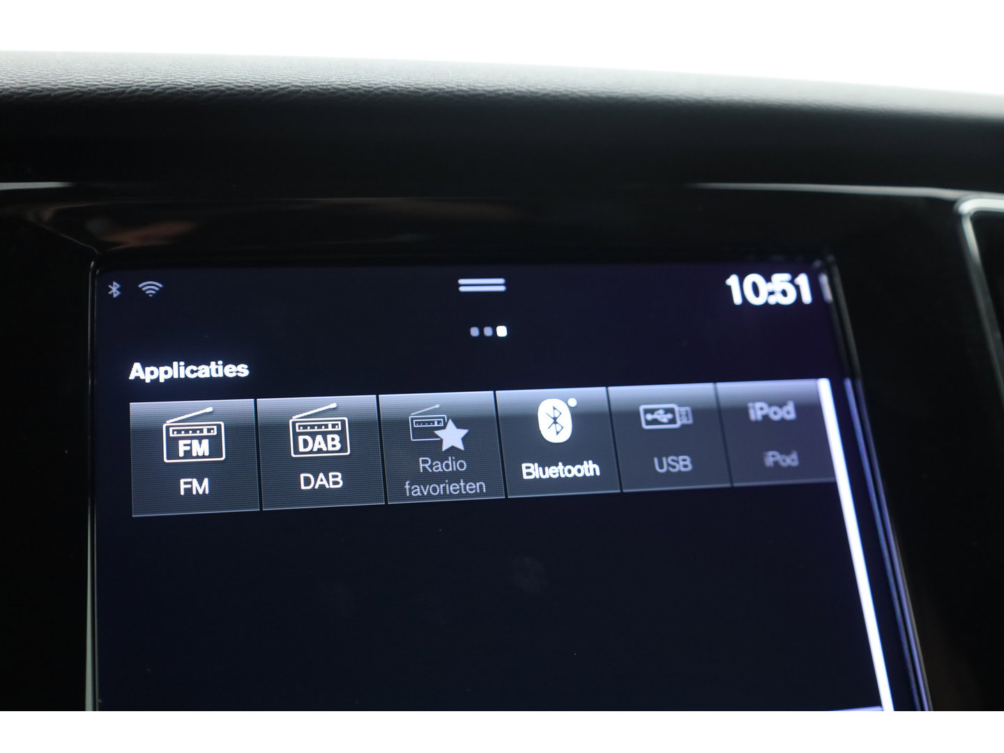 Volvo V60 T8 Recharge AWD R-Design | SOH 97,4% | Memory Seats | Elek. Trekhaak | Pilot Assist | Stoel- Stuurverw. | H&K Audio | Camera + PDC |
