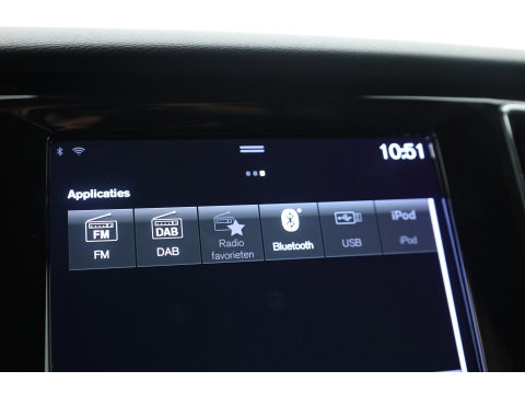 Volvo V60 T8 Recharge AWD R-Design | SOH 97,4% | Memory Seats | Elek. Trekhaak | Pilot Assist | Stoel- Stuurverw. | H&K Audio | Camera + PDC |