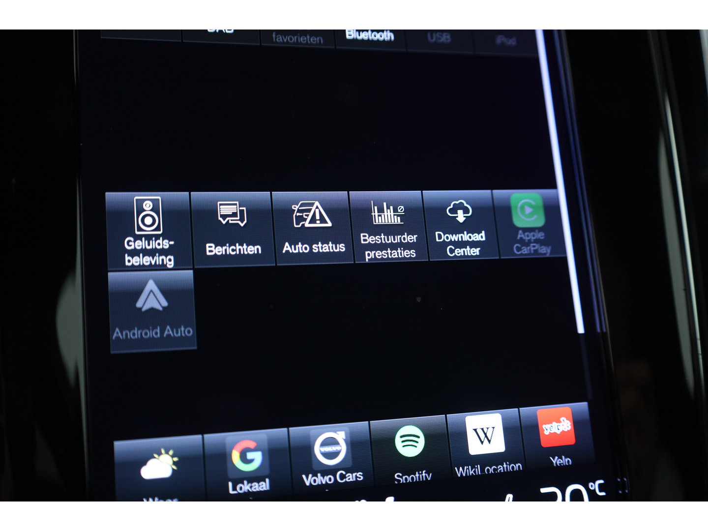 Volvo V60 T8 Recharge AWD R-Design | SOH 97,4% | Memory Seats | Elek. Trekhaak | Pilot Assist | Stoel- Stuurverw. | H&K Audio | Camera + PDC |