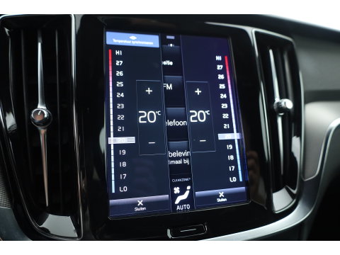 Volvo V60 T8 Recharge AWD R-Design | SOH 97,4% | Memory Seats | Elek. Trekhaak | Pilot Assist | Stoel- Stuurverw. | H&K Audio | Camera + PDC |