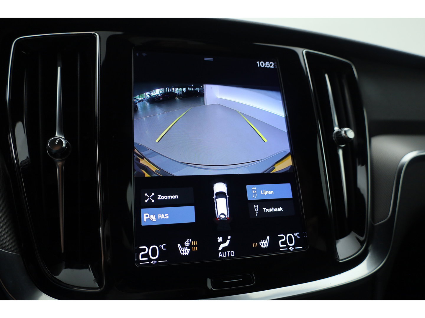 Volvo V60 T8 Recharge AWD R-Design | SOH 97,4% | Memory Seats | Elek. Trekhaak | Pilot Assist | Stoel- Stuurverw. | H&K Audio | Camera + PDC |