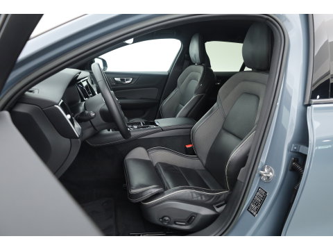 Volvo V60 T8 Recharge AWD R-Design | SOH 97,4% | Memory Seats | Elek. Trekhaak | Pilot Assist | Stoel- Stuurverw. | H&K Audio | Camera + PDC |