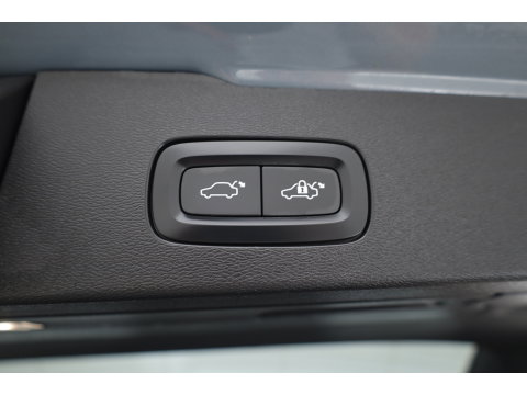 Volvo V60 T8 Recharge AWD R-Design | SOH 97,4% | Memory Seats | Elek. Trekhaak | Pilot Assist | Stoel- Stuurverw. | H&K Audio | Camera + PDC |