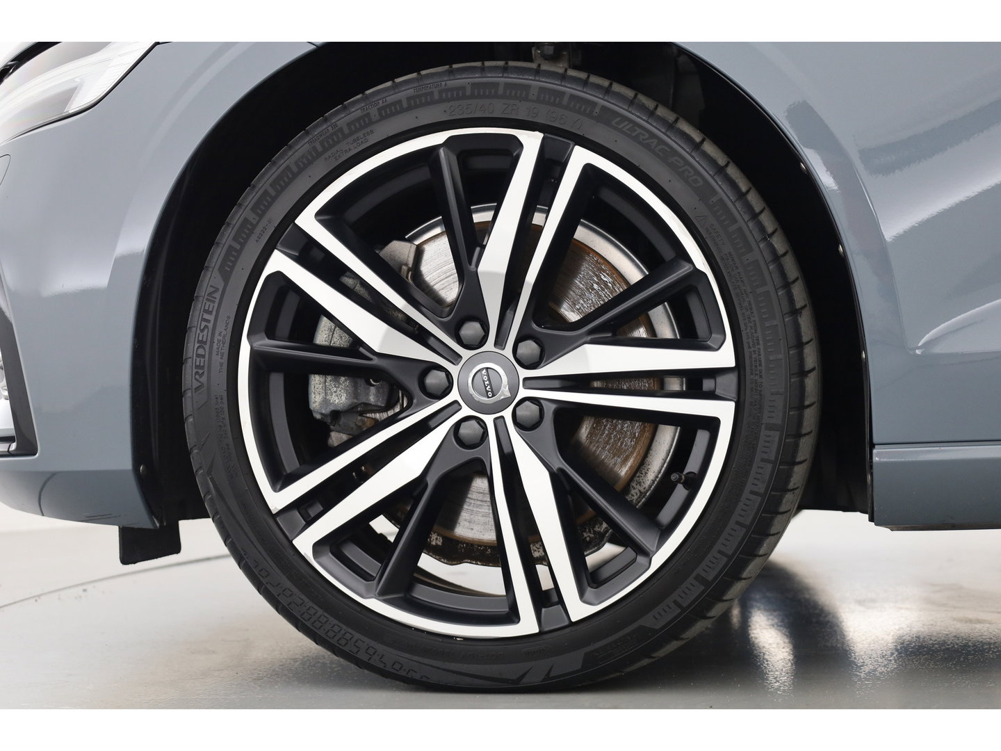Volvo V60 T8 Recharge AWD R-Design | SOH 97,4% | Memory Seats | Elek. Trekhaak | Pilot Assist | Stoel- Stuurverw. | H&K Audio | Camera + PDC |