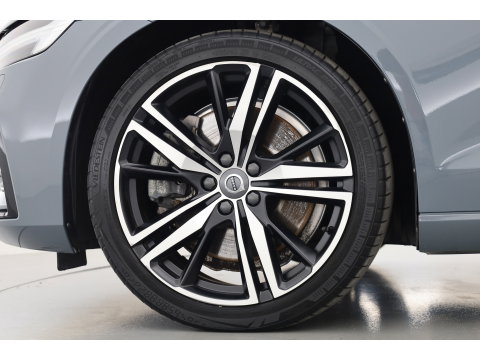 Volvo V60 T8 Recharge AWD R-Design | SOH 97,4% | Memory Seats | Elek. Trekhaak | Pilot Assist | Stoel- Stuurverw. | H&K Audio | Camera + PDC |