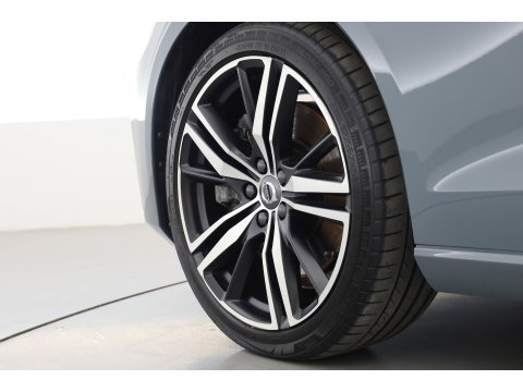 Volvo V60 T8 Recharge AWD R-Design | SOH 97,4% | Memory Seats | Elek. Trekhaak | Pilot Assist | Stoel- Stuurverw. | H&K Audio | Camera + PDC |