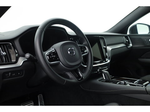 Volvo V60 T8 Recharge AWD R-Design | SOH 97,4% | Memory Seats | Elek. Trekhaak | Pilot Assist | Stoel- Stuurverw. | H&K Audio | Camera + PDC |