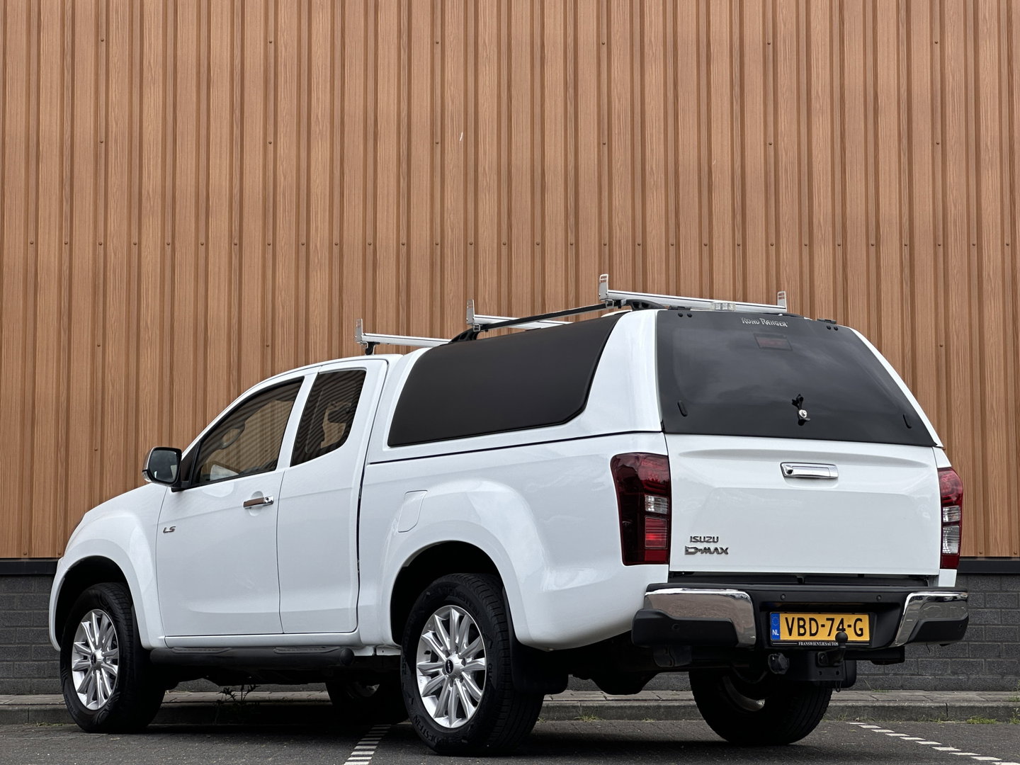 Isuzu D-max 1.9 Extended Cab LS | 4x4 | 3500 Kg trekken | Airconditioning | Cruise control | DAB+ | Trekhaak |