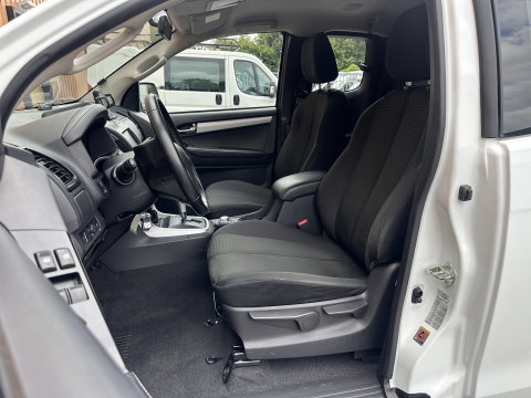 Isuzu D-max 1.9 Extended Cab LS | 4x4 | 3500 Kg trekken | Airconditioning | Cruise control | DAB+ | Trekhaak |