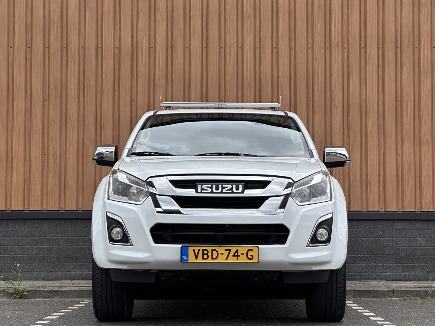 Isuzu D-max 1.9 Extended Cab LS | 4x4 | 3500 Kg trekken | Airconditioning | Cruise control | DAB+ | Trekhaak |