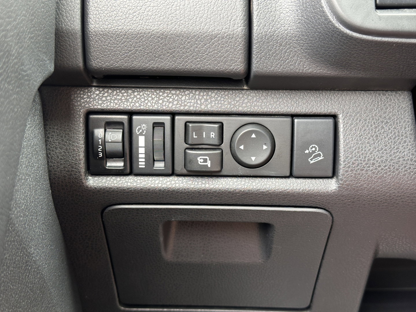 Isuzu D-max 1.9 Extended Cab LS | 4x4 | 3500 Kg trekken | Airconditioning | Cruise control | DAB+ | Trekhaak |