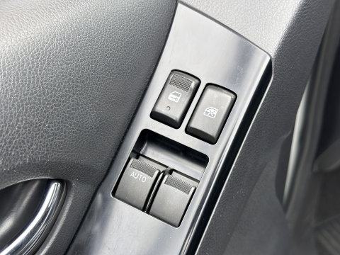 Isuzu D-max 1.9 Extended Cab LS | 4x4 | 3500 Kg trekken | Airconditioning | Cruise control | DAB+ | Trekhaak |