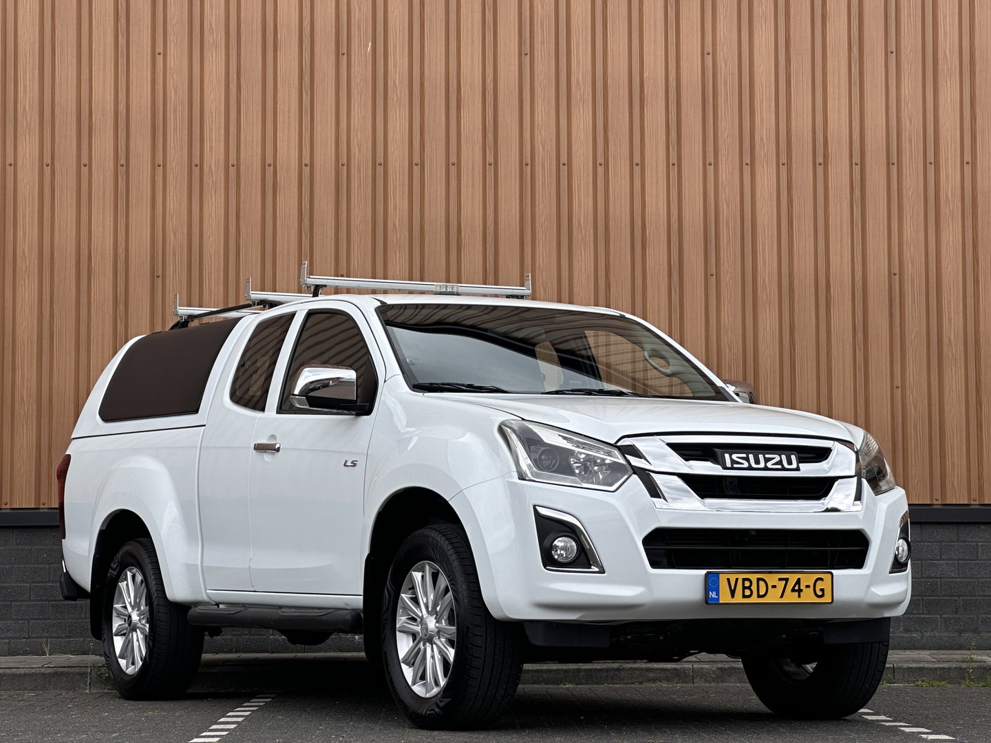 Isuzu D-max 1.9 Extended Cab LS | 4x4 | 3500 Kg trekken | Airconditioning | Cruise control | DAB+ | Trekhaak |