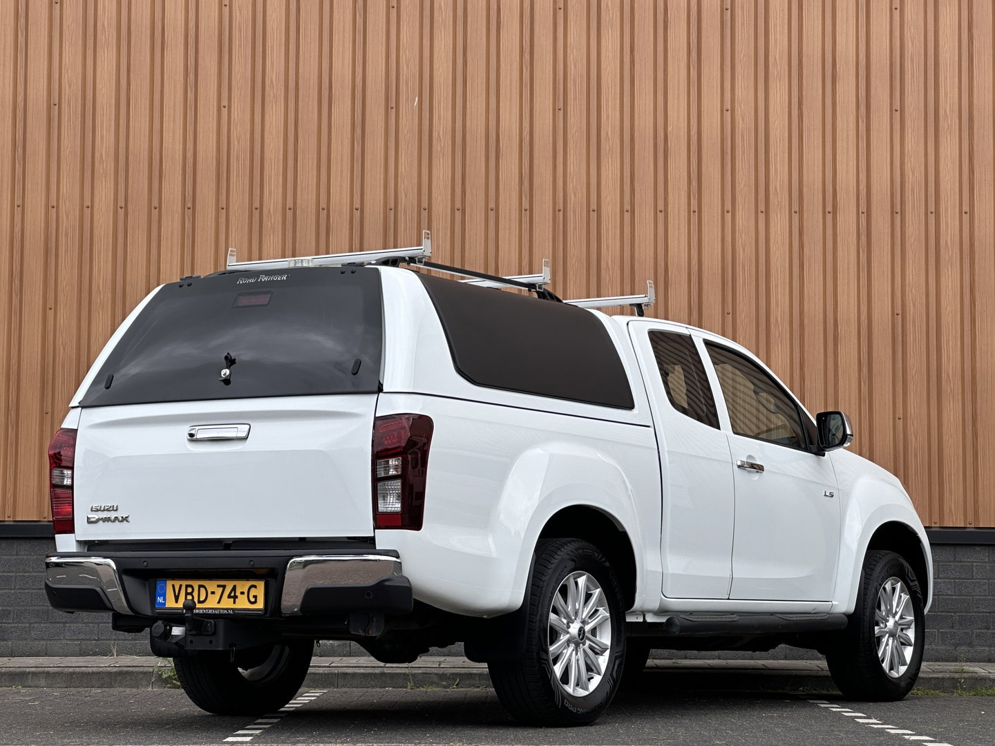 Isuzu D-max 1.9 Extended Cab LS | 4x4 | 3500 Kg trekken | Airconditioning | Cruise control | DAB+ | Trekhaak |