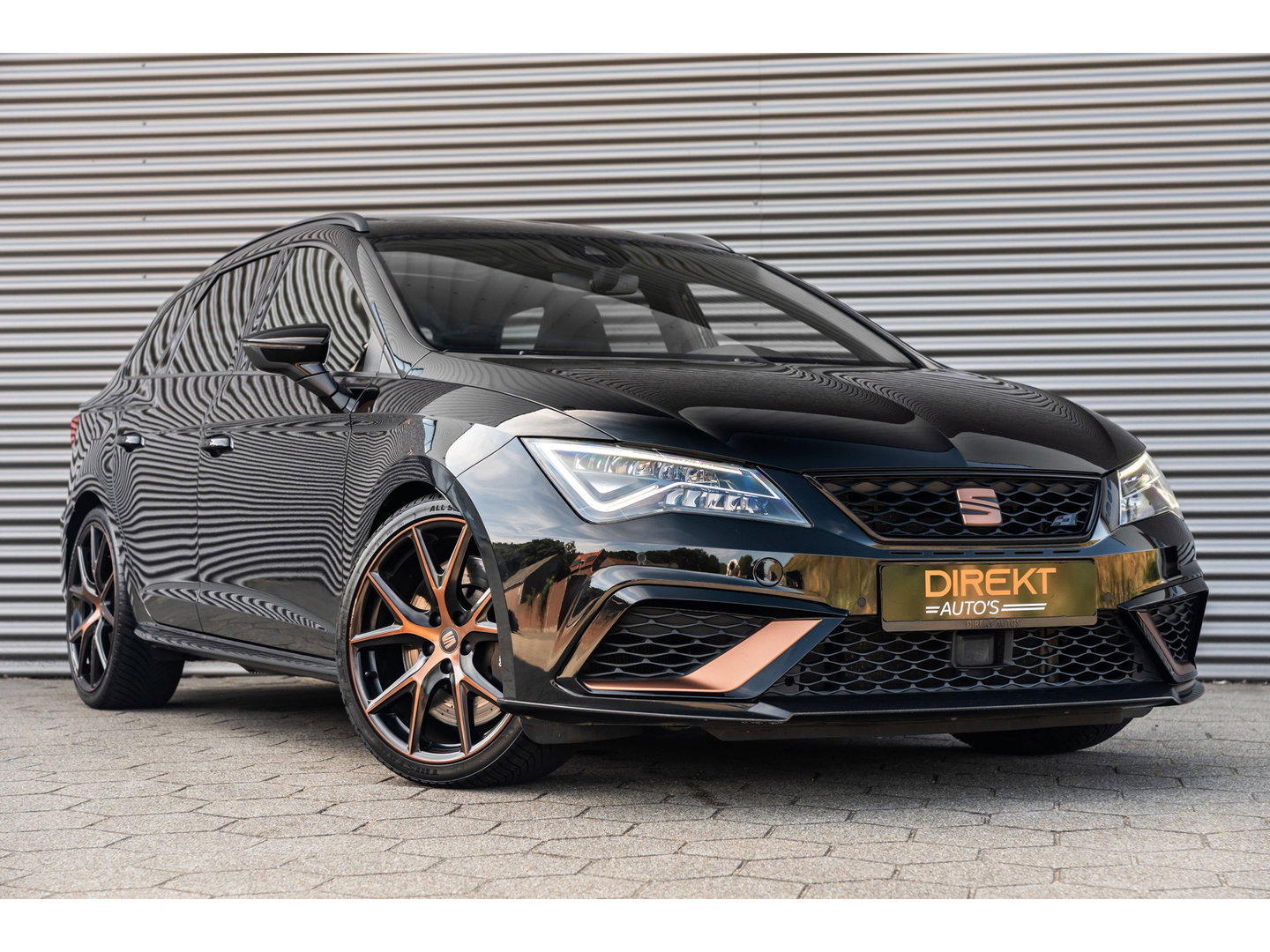 SEAT Leon ST 2.0 TSI CUPRA R 4DRIVE PANO CARBON BREMBO BEATS