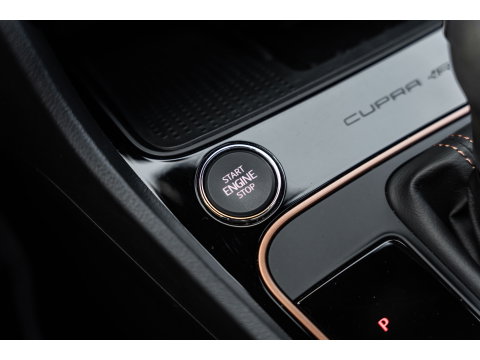 SEAT Leon ST 2.0 TSI CUPRA R 4DRIVE PANO CARBON BREMBO BEATS