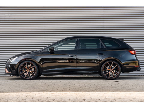 SEAT Leon ST 2.0 TSI CUPRA R 4DRIVE PANO CARBON BREMBO BEATS