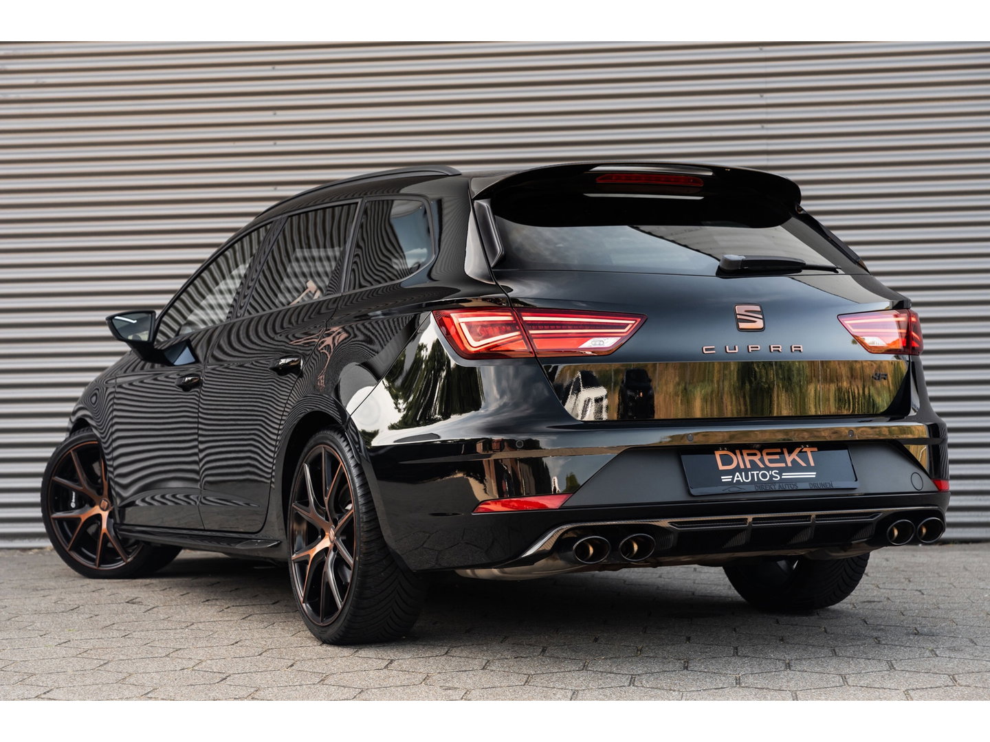 SEAT Leon ST 2.0 TSI CUPRA R 4DRIVE PANO CARBON BREMBO BEATS