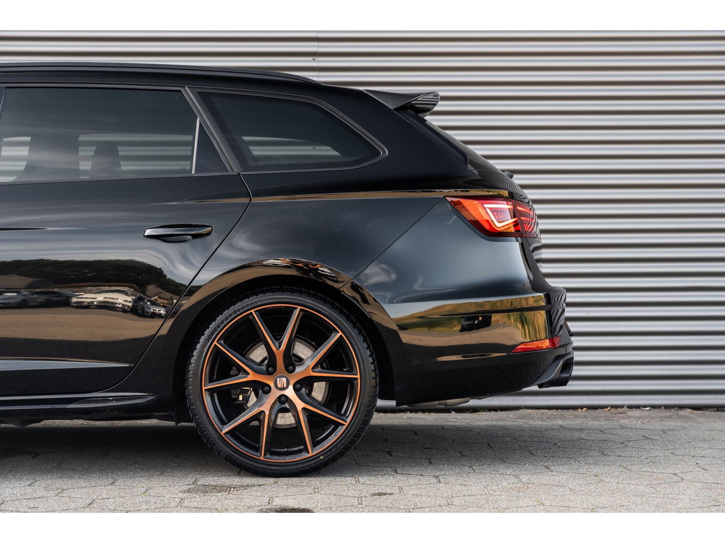 SEAT Leon ST 2.0 TSI CUPRA R 4DRIVE PANO CARBON BREMBO BEATS