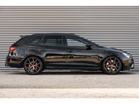 SEAT Leon ST 2.0 TSI CUPRA R 4DRIVE PANO CARBON BREMBO BEATS